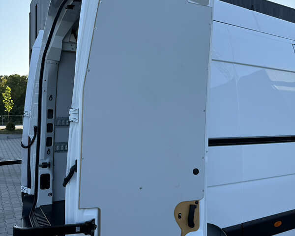 Белый Рено Мастер, объемом двигателя 0 л и пробегом 193 тыс. км за 19700 $, фото 48 на Automoto.ua