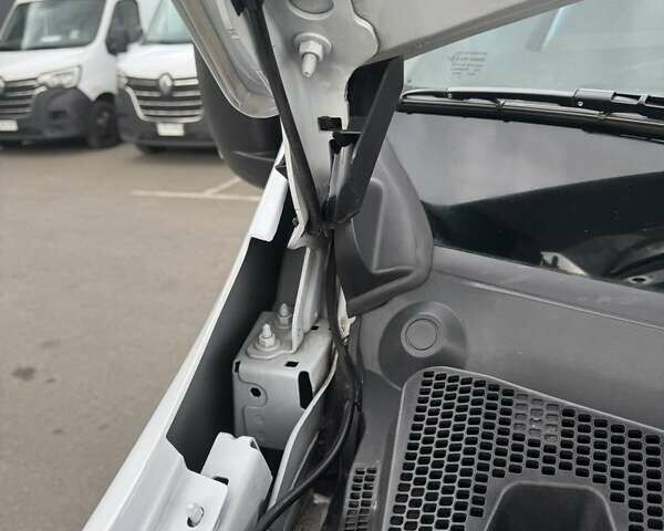 Белый Рено Мастер, объемом двигателя 2.3 л и пробегом 124 тыс. км за 22200 $, фото 27 на Automoto.ua