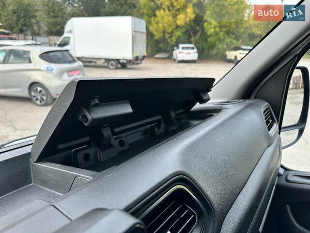 Белый Рено Мастер, объемом двигателя 2.3 л и пробегом 175 тыс. км за 19700 $, фото 45 на Automoto.ua