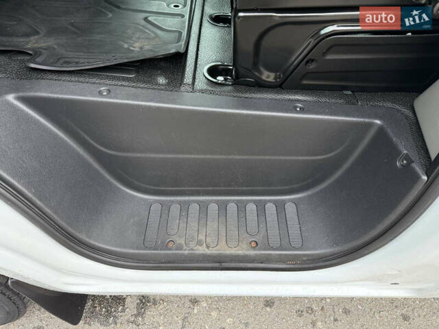 Белый Рено Мастер, объемом двигателя 2.3 л и пробегом 138 тыс. км за 25800 $, фото 37 на Automoto.ua