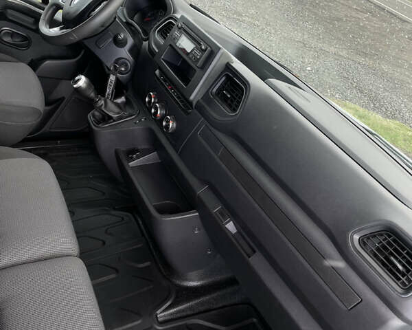 Белый Рено Мастер, объемом двигателя 2.3 л и пробегом 167 тыс. км за 19500 $, фото 40 на Automoto.ua