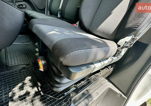 Білий Рено Мастєр, об'ємом двигуна 2.3 л та пробігом 142 тис. км за 21900 $, фото 8 на Automoto.ua