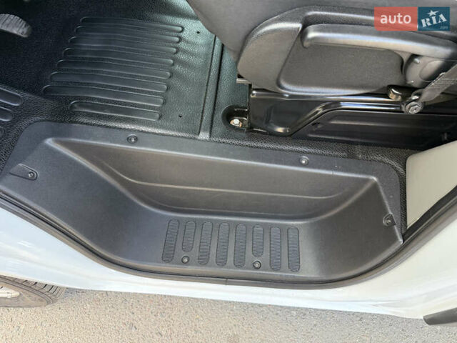 Білий Рено Мастєр, об'ємом двигуна 0 л та пробігом 194 тис. км за 19500 $, фото 16 на Automoto.ua