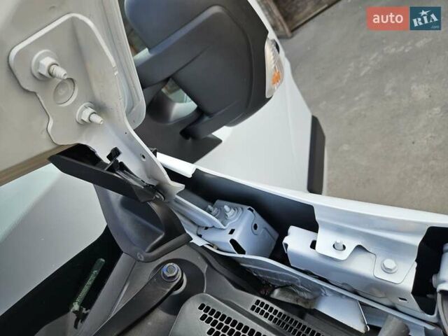 Білий Рено Мастєр, об'ємом двигуна 0 л та пробігом 269 тис. км за 18500 $, фото 81 на Automoto.ua