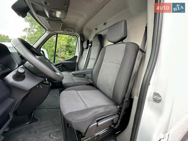 Білий Рено Мастєр, об'ємом двигуна 2.3 л та пробігом 204 тис. км за 20250 $, фото 12 на Automoto.ua