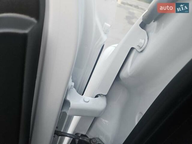 Белый Рено Мастер, объемом двигателя 2.3 л и пробегом 191 тыс. км за 18700 $, фото 62 на Automoto.ua
