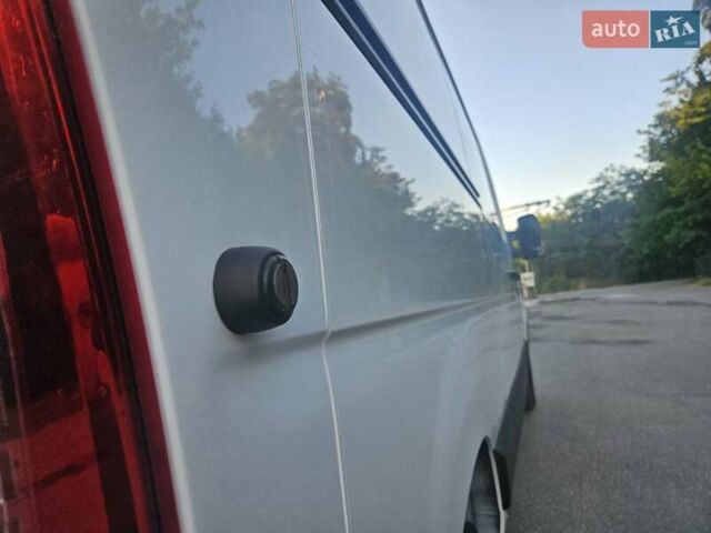Белый Рено Мастер, объемом двигателя 2.3 л и пробегом 191 тыс. км за 18700 $, фото 18 на Automoto.ua