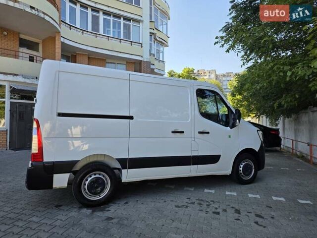 Белый Рено Мастер, объемом двигателя 2.3 л и пробегом 229 тыс. км за 19000 $, фото 7 на Automoto.ua