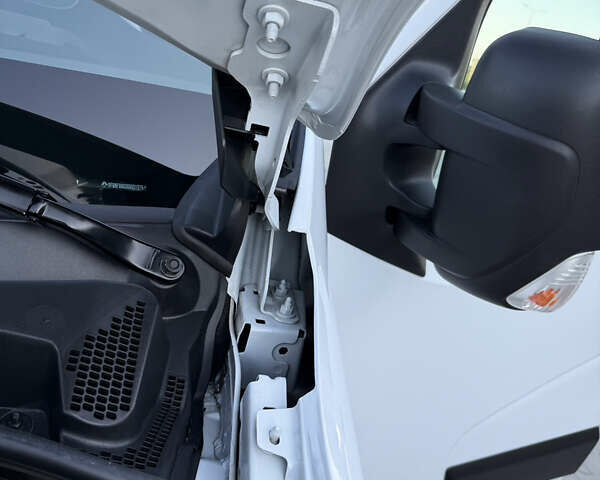 Белый Рено Мастер, объемом двигателя 0 л и пробегом 193 тыс. км за 19700 $, фото 78 на Automoto.ua