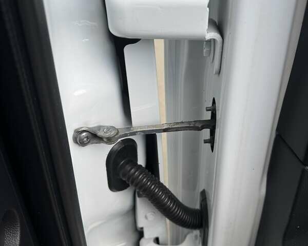 Белый Рено Мастер, объемом двигателя 2.3 л и пробегом 124 тыс. км за 22200 $, фото 29 на Automoto.ua