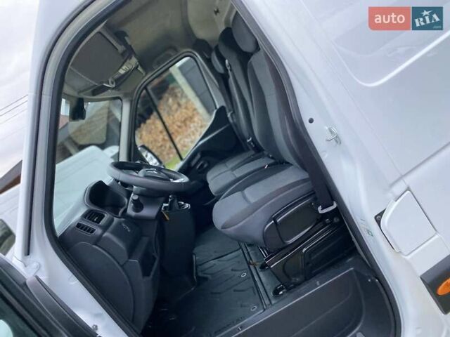 Белый Рено Мастер, объемом двигателя 2.3 л и пробегом 138 тыс. км за 18850 $, фото 41 на Automoto.ua