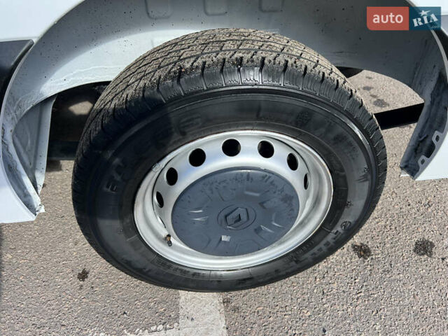 Белый Рено Мастер, объемом двигателя 2.3 л и пробегом 180 тыс. км за 19400 $, фото 14 на Automoto.ua