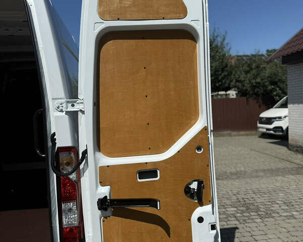 Белый Рено Мастер, объемом двигателя 2.3 л и пробегом 225 тыс. км за 23750 $, фото 110 на Automoto.ua