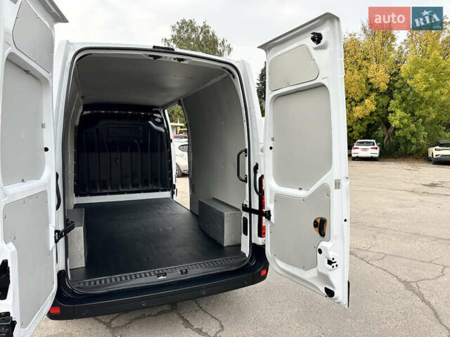 Белый Рено Мастер, объемом двигателя 2.3 л и пробегом 175 тыс. км за 19700 $, фото 66 на Automoto.ua