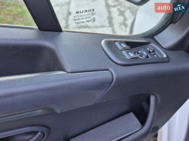 Белый Рено Мастер, объемом двигателя 2.3 л и пробегом 240 тыс. км за 19499 $, фото 24 на Automoto.ua