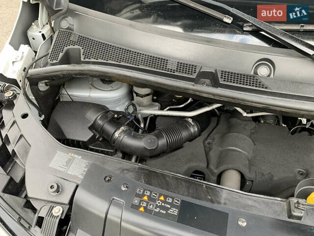 Белый Рено Мастер, объемом двигателя 2.3 л и пробегом 242 тыс. км за 16800 $, фото 50 на Automoto.ua