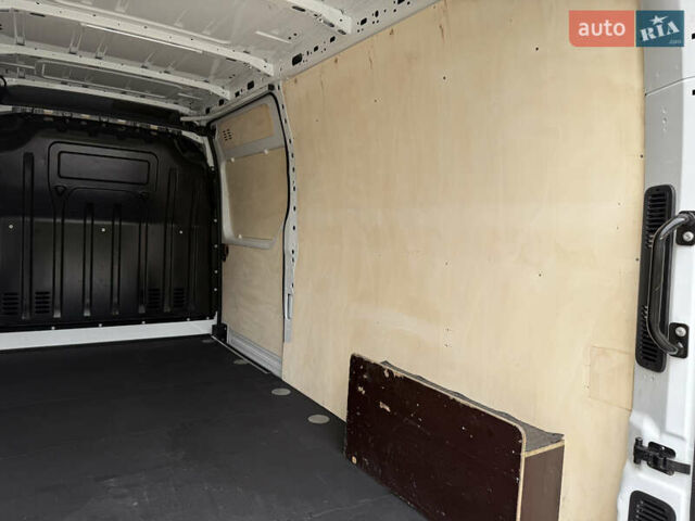 Белый Рено Мастер, объемом двигателя 0 л и пробегом 225 тыс. км за 21700 $, фото 43 на Automoto.ua