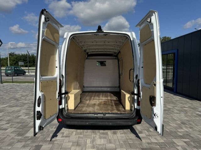 Белый Рено Мастер, объемом двигателя 2.2 л и пробегом 149 тыс. км за 23200 $, фото 3 на Automoto.ua