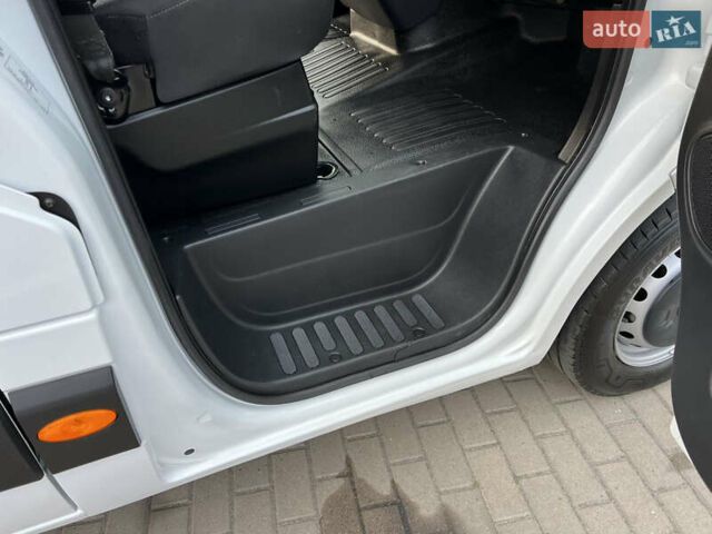 Білий Рено Мастєр, об'ємом двигуна 2.3 л та пробігом 180 тис. км за 22600 $, фото 109 на Automoto.ua