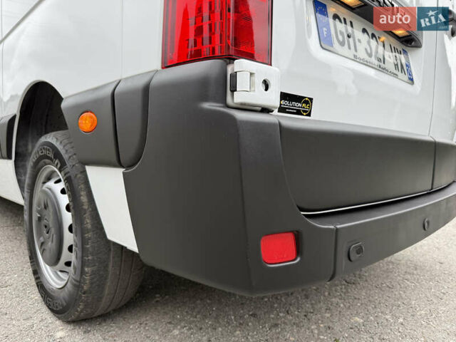 Белый Рено Мастер, объемом двигателя 0 л и пробегом 225 тыс. км за 21700 $, фото 21 на Automoto.ua