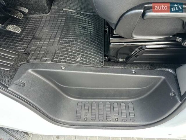 Білий Рено Мастєр, об'ємом двигуна 2.3 л та пробігом 194 тис. км за 19999 $, фото 34 на Automoto.ua