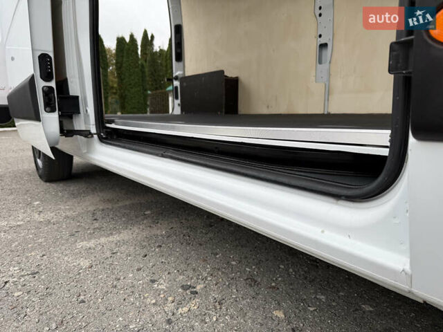 Белый Рено Мастер, объемом двигателя 0 л и пробегом 225 тыс. км за 21700 $, фото 48 на Automoto.ua