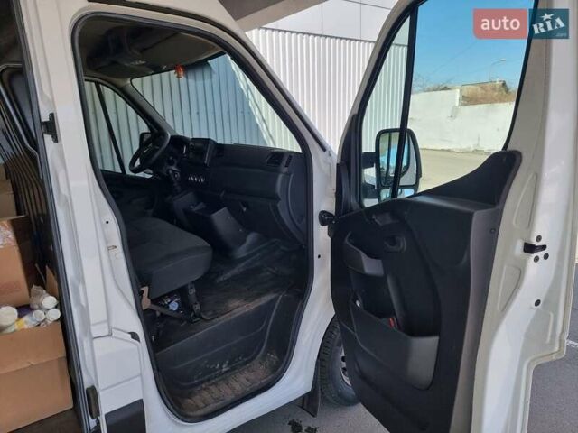 Белый Рено Мастер, объемом двигателя 2.3 л и пробегом 115 тыс. км за 23750 $, фото 9 на Automoto.ua