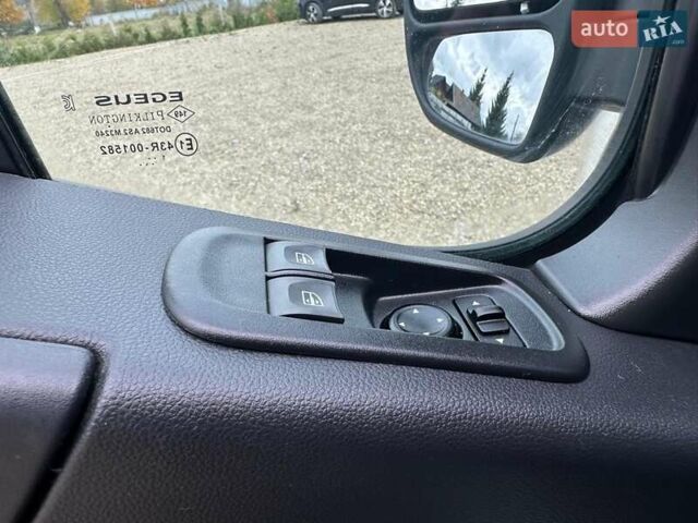 Белый Рено Мастер, объемом двигателя 2.3 л и пробегом 175 тыс. км за 21400 $, фото 37 на Automoto.ua