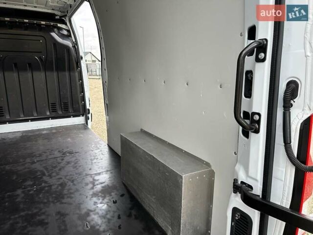 Белый Рено Мастер, объемом двигателя 2.3 л и пробегом 175 тыс. км за 21400 $, фото 45 на Automoto.ua