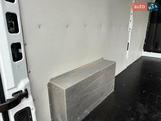 Белый Рено Мастер, объемом двигателя 2.3 л и пробегом 175 тыс. км за 21400 $, фото 46 на Automoto.ua