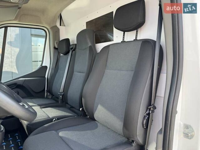 Белый Рено Мастер, объемом двигателя 2.3 л и пробегом 150 тыс. км за 24500 $, фото 4 на Automoto.ua