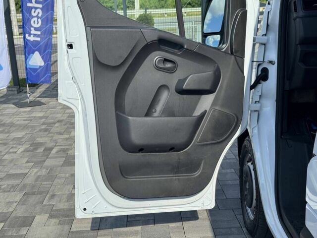 Белый Рено Мастер, объемом двигателя 2.2 л и пробегом 149 тыс. км за 23200 $, фото 12 на Automoto.ua