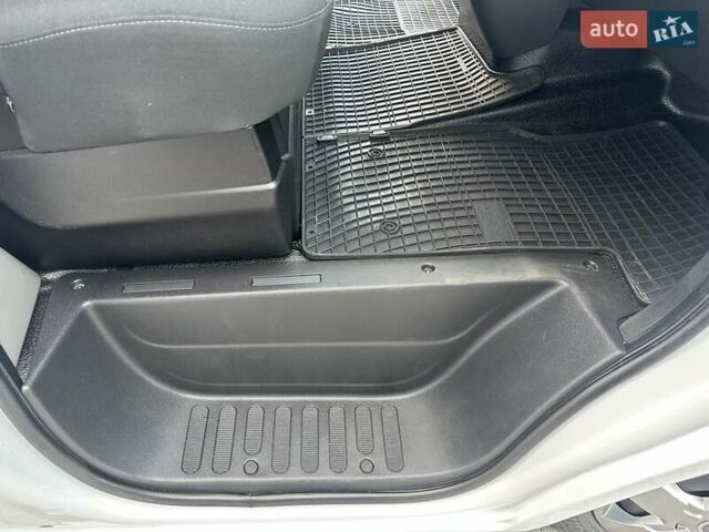 Білий Рено Мастєр, об'ємом двигуна 2.3 л та пробігом 194 тис. км за 19999 $, фото 39 на Automoto.ua