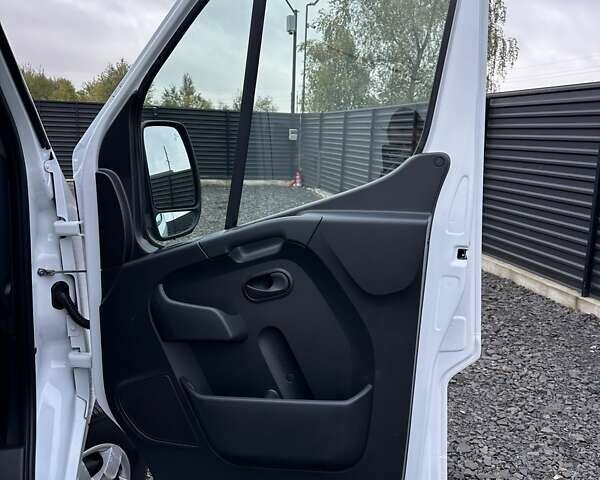 Білий Рено Мастєр, об'ємом двигуна 2.3 л та пробігом 235 тис. км за 21600 $, фото 53 на Automoto.ua