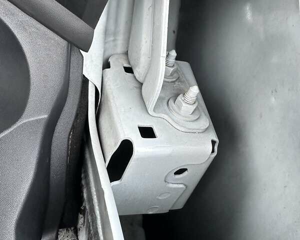 Білий Рено Мастєр, об'ємом двигуна 2.3 л та пробігом 235 тис. км за 21600 $, фото 30 на Automoto.ua