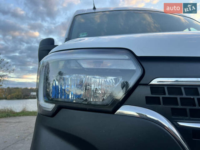 Белый Рено Мастер, объемом двигателя 2.3 л и пробегом 144 тыс. км за 23200 $, фото 17 на Automoto.ua