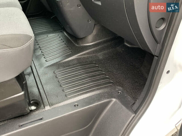 Рено Мастєр 2022 у Дубно на Automoto.ua Білий Рено Мастєр, об'ємом двигуна 2.3 л та пробігом 245 тис. км за 20000 $, фото 35 на Automoto.ua