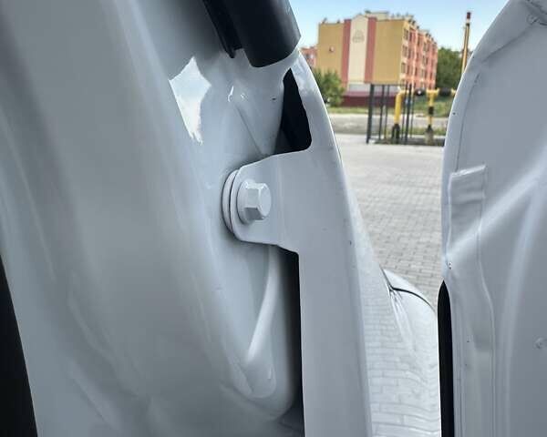 Білий Рено Мастєр, об'ємом двигуна 2.3 л та пробігом 194 тис. км за 19999 $, фото 47 на Automoto.ua