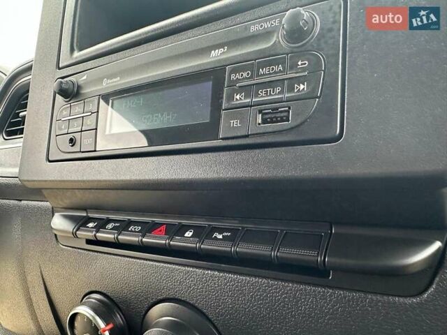 Белый Рено Мастер, объемом двигателя 2.3 л и пробегом 175 тыс. км за 21400 $, фото 34 на Automoto.ua