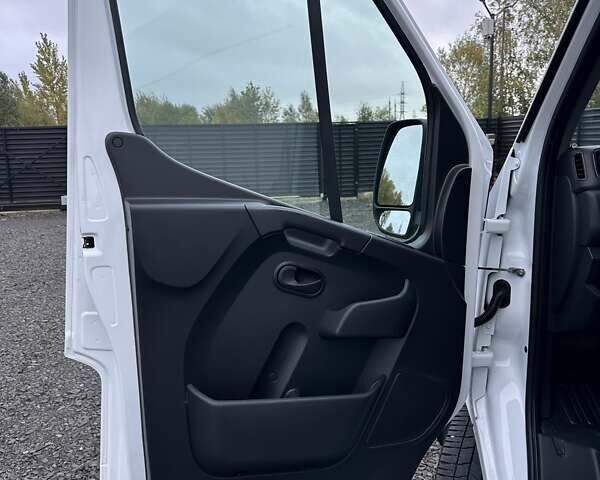 Білий Рено Мастєр, об'ємом двигуна 2.3 л та пробігом 235 тис. км за 21600 $, фото 45 на Automoto.ua