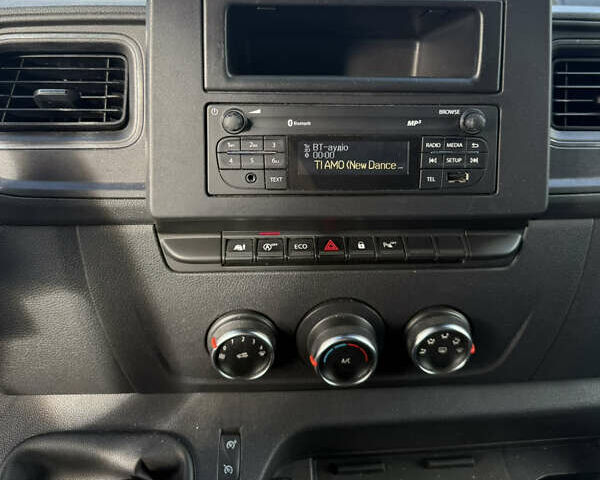 Белый Рено Мастер, объемом двигателя 2.3 л и пробегом 129 тыс. км за 25499 $, фото 20 на Automoto.ua