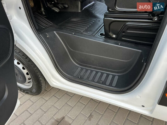 Білий Рено Мастєр, об'ємом двигуна 2.3 л та пробігом 180 тис. км за 22600 $, фото 87 на Automoto.ua