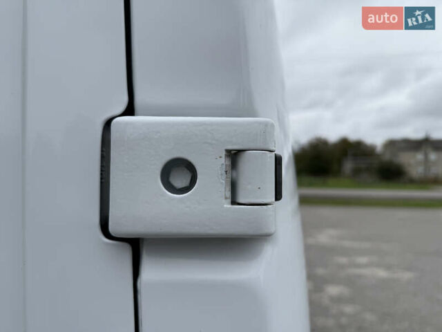Белый Рено Мастер, объемом двигателя 0 л и пробегом 225 тыс. км за 21700 $, фото 17 на Automoto.ua