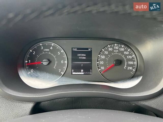 Белый Рено Мастер, объемом двигателя 2.3 л и пробегом 220 тыс. км за 21999 $, фото 19 на Automoto.ua