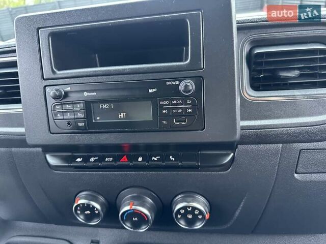 Білий Рено Мастєр, об'ємом двигуна 2.3 л та пробігом 235 тис. км за 21600 $, фото 62 на Automoto.ua