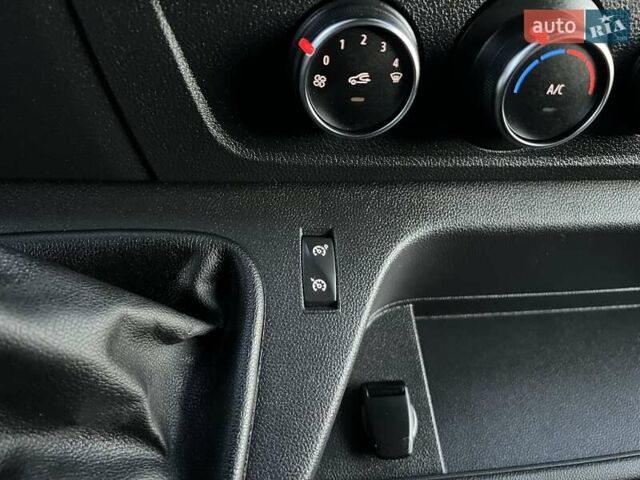 Білий Рено Мастєр, об'ємом двигуна 2.3 л та пробігом 224 тис. км за 21450 $, фото 44 на Automoto.ua