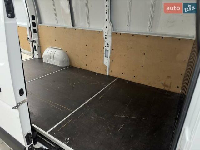 Белый Рено Мастер, объемом двигателя 2.3 л и пробегом 92 тыс. км за 27500 $, фото 14 на Automoto.ua