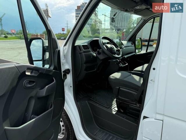 Белый Рено Мастер, объемом двигателя 2.3 л и пробегом 90 тыс. км за 32000 $, фото 43 на Automoto.ua