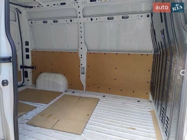 Белый Рено Мастер, объемом двигателя 2.3 л и пробегом 39 тыс. км за 28500 $, фото 4 на Automoto.ua