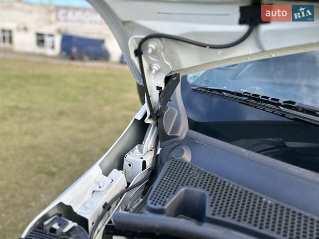 Белый Рено Мастер, объемом двигателя 2.3 л и пробегом 108 тыс. км за 21400 $, фото 48 на Automoto.ua